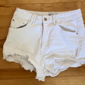 Zara - hi rise distressed shorts
